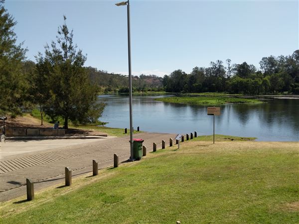 Parkland on the River - Colleges Crossing Recreation Reserve (20/09/2021 - Credits: Kathryn Metcalfe)