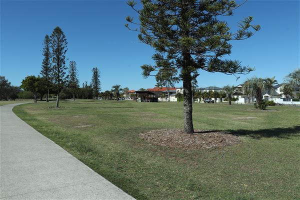 Raby Bay - Foreshore Park (8/05/2023 - Credits: Screen Queensland)