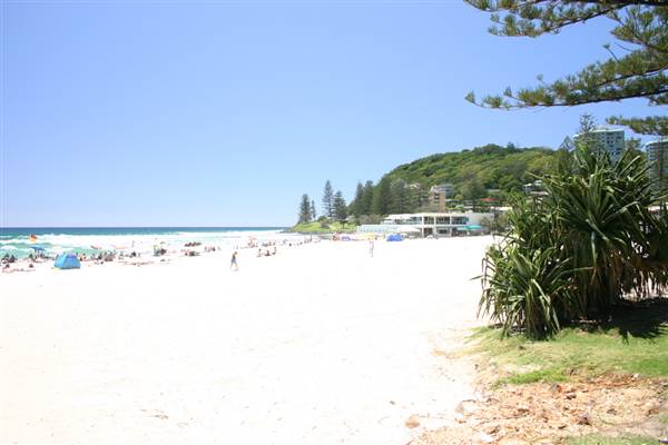 Burleigh Heads - Beach & Surf Club area (24/11/2008)
