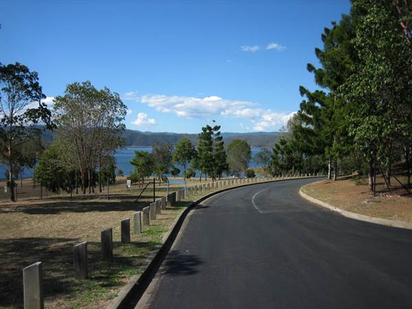 Lake Wivenhoe - Roads & Dam Wall (10/05/2006)