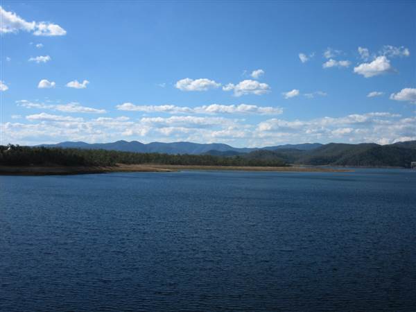 Lake Wivenhoe - Roads & Dam Wall (10/05/2006)