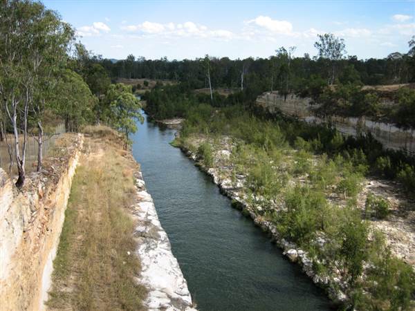 Lake Wivenhoe - Roads & Dam Wall (10/05/2006)