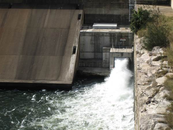 Lake Wivenhoe - Roads & Dam Wall (10/05/2006)