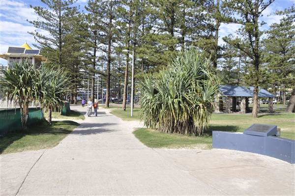 Burleigh Heads - Beach & Surf Club area (19/05/2013 - Credits: Angus Ledgerwood)