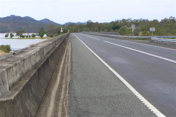 Lake Wivenhoe - Roads & Dam Wall (3/02/2014)
