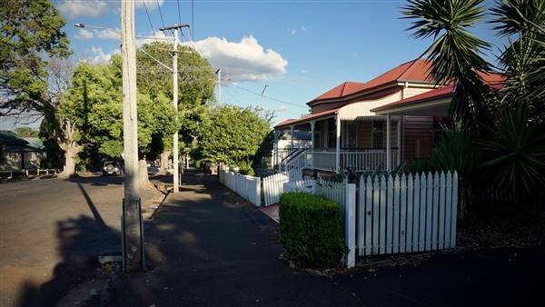 Tree-Lined Street (20/03/2017)