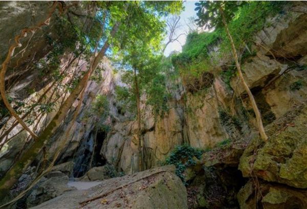 Capricorn Caves (4/12/2018 - Credits: unknown)