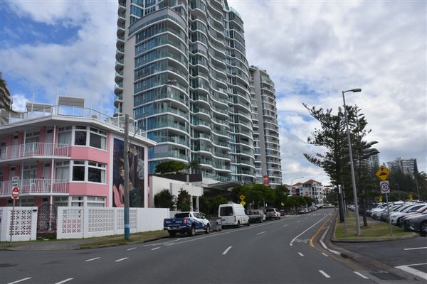 Coolangatta - Marine Parade / Beach (17/05/2019 - Credits: Kathryn Metcalfe)