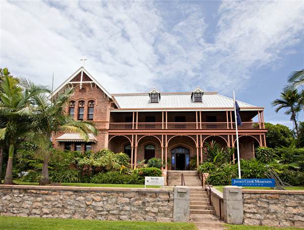 Cooktown / Township - James Cook Museum (29/04/2015)
