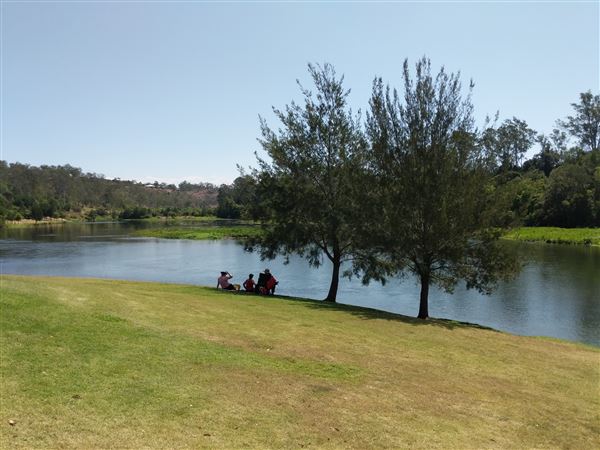 Parkland on the River - Colleges Crossing Recreation Reserve (20/09/2021 - Credits: Kathryn Metcalfe)