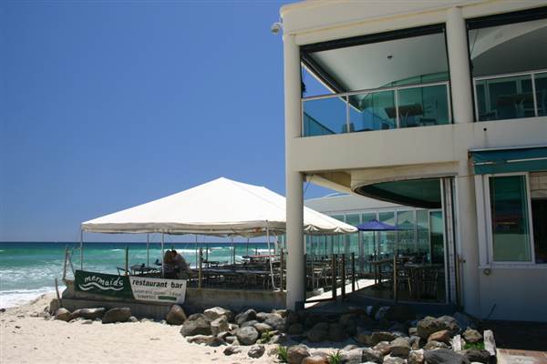 Burleigh Heads - Beach & Surf Club area (24/11/2008)