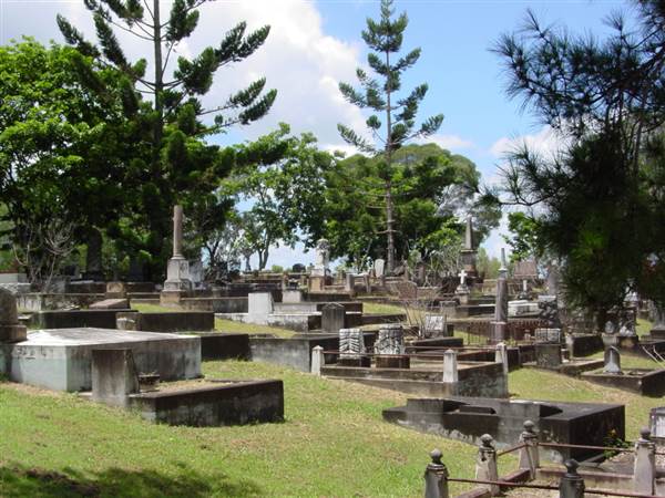 Toowong Cemetery (14/02/2005)