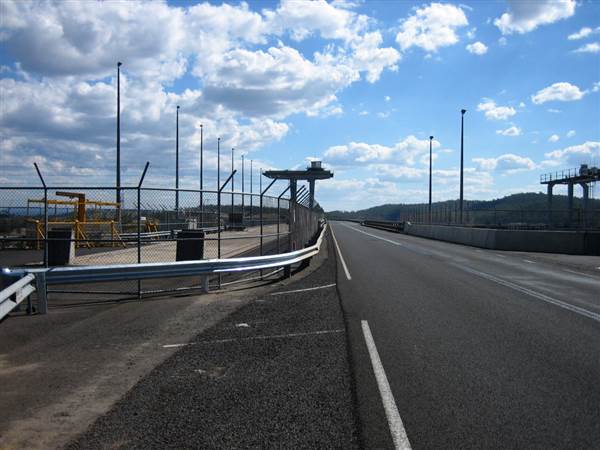 Lake Wivenhoe - Roads & Dam Wall (10/05/2006)