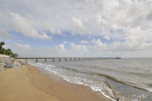 Cardwell - Coastline & Jetty (13/01/2015 - Credits: Angus Ledgerwood)
