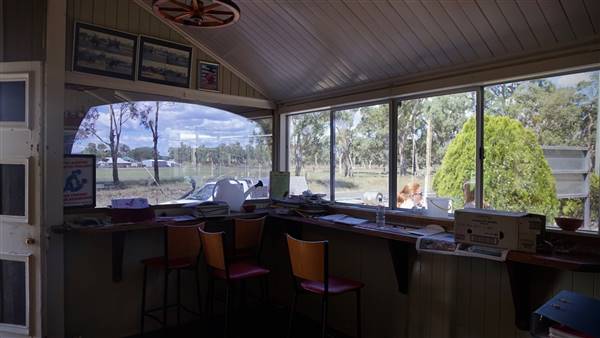 Sandy Creek Pub (Warwick Region) (3/04/2017)