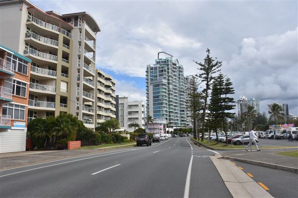 Coolangatta - Marine Parade / Beach (17/05/2019 - Credits: Kathryn Metcalfe)