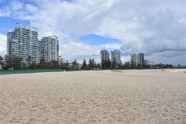 Coolangatta - Marine Parade / Beach (17/05/2019 - Credits: Kathryn Metcalfe)