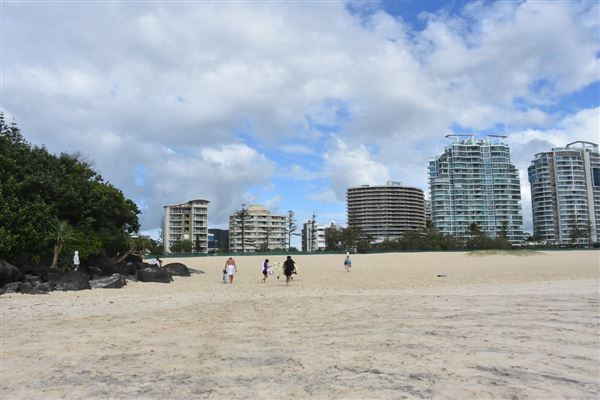 Coolangatta - Marine Parade / Beach (17/05/2019 - Credits: Kathryn Metcalfe)