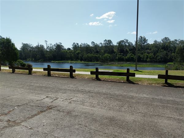 Parkland on the River - Colleges Crossing Recreation Reserve (20/09/2021 - Credits: Kathryn Metcalfe)