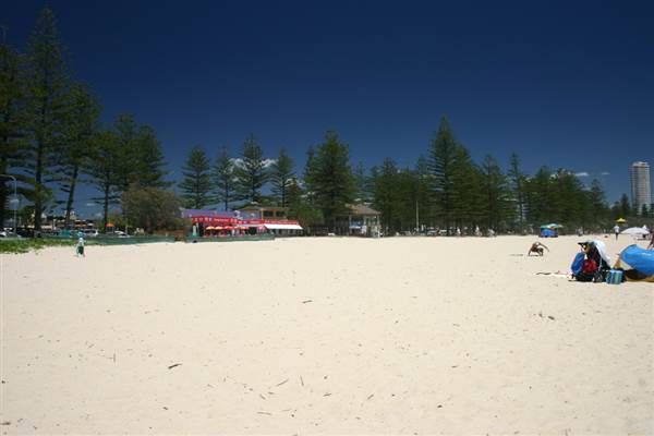 Burleigh Heads - Beach & Surf Club area (24/11/2008)