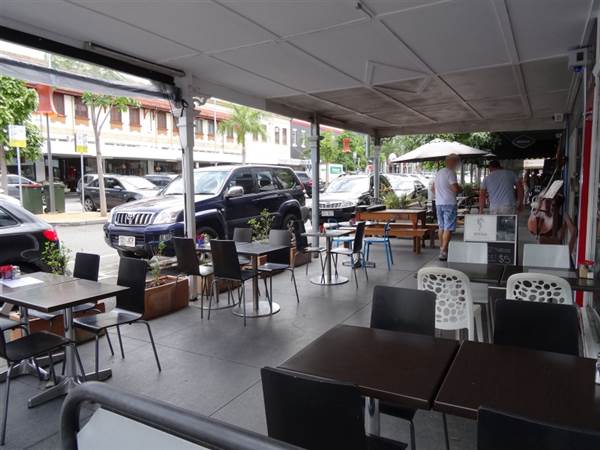 Cnr Logan Rd & Jurgens St (24/01/2014 - Credits: Angus Ledgerwood)