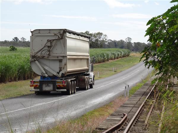 Roadside Cane Train Track (28/05/2014 - Credits: Angus Ledgerwood)