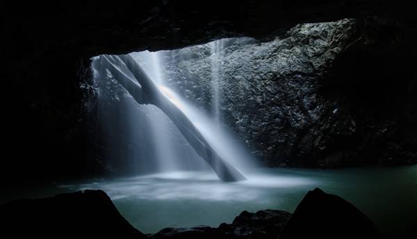 Natural Bridge (Arch & Waterfall) (17/11/2015 - Credits: Neil McGregor)