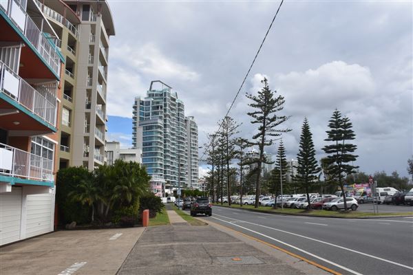 Coolangatta - Marine Parade / Beach (17/05/2019 - Credits: Kathryn Metcalfe)