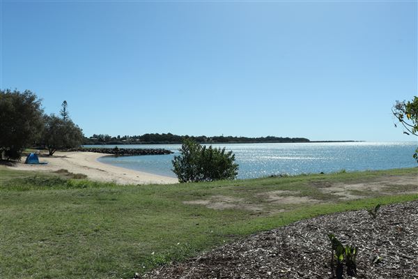 Raby Bay - Foreshore Park (8/05/2023 - Credits: Screen Queensland)